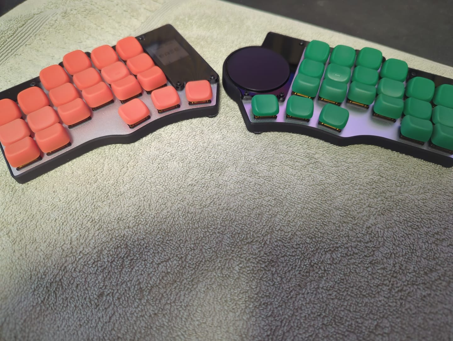 Customer photo review of Choc V1 Lamé Keycap Set