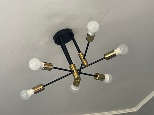 Customer photo review of Lampara Aplique Techo Modelo ADALIA Dorada con Negro 6 Luces