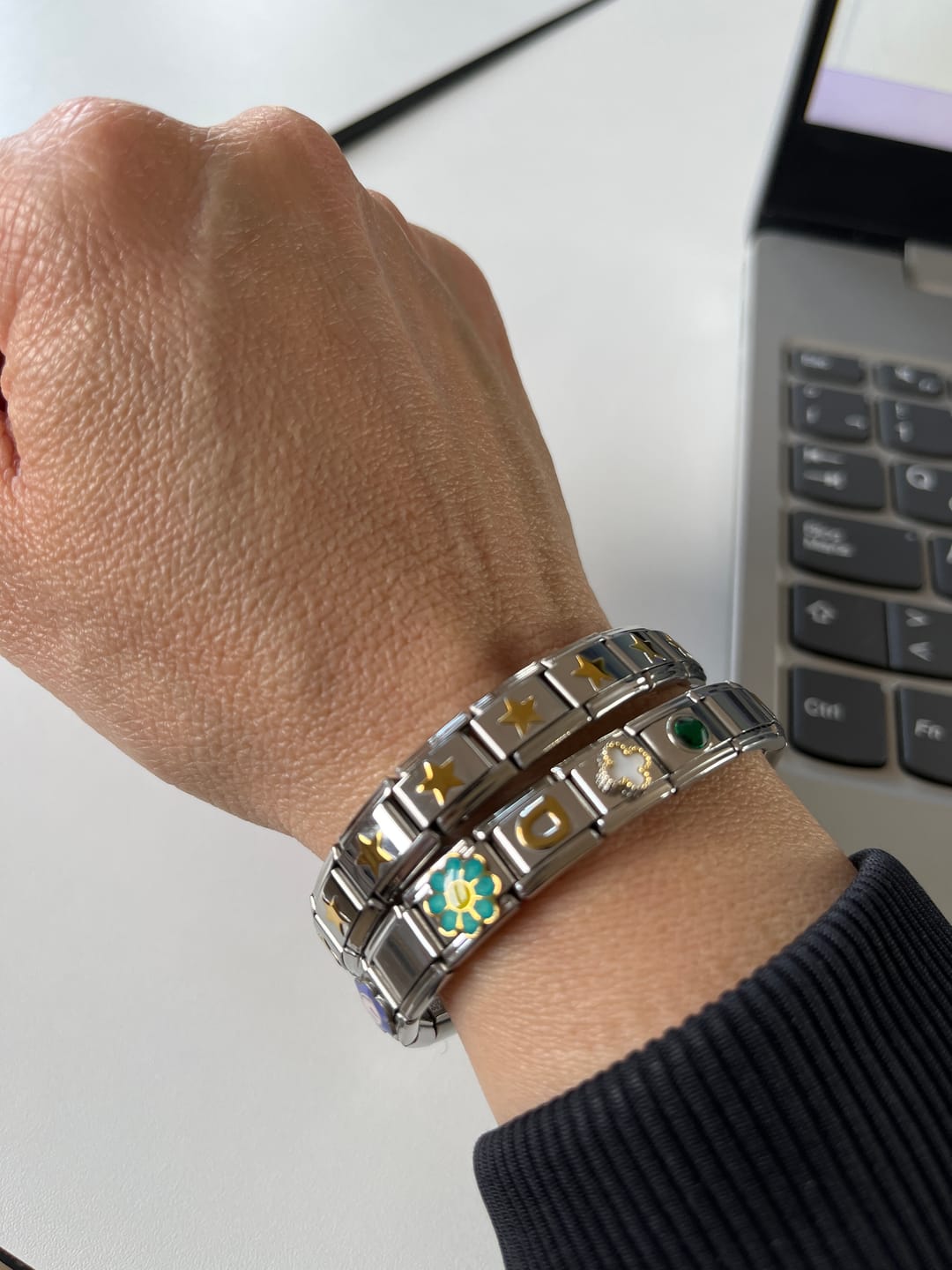 Customer photo review of Charm Inicial Dorada