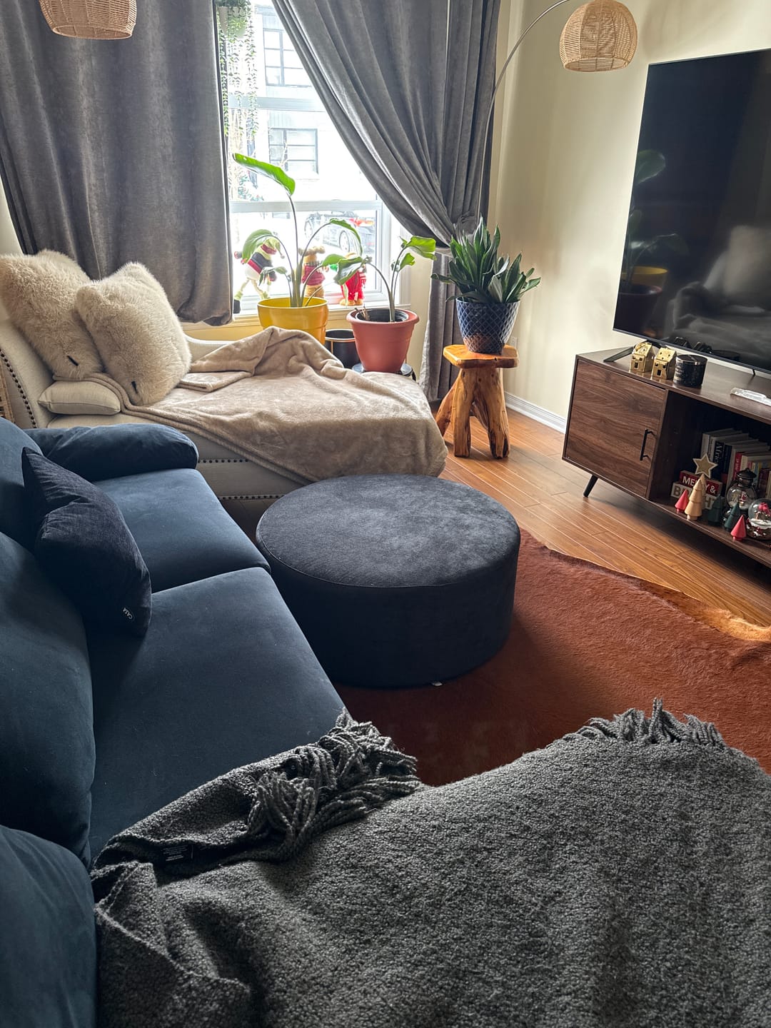 Customer photo review of C8 Round Pouf Ottoman