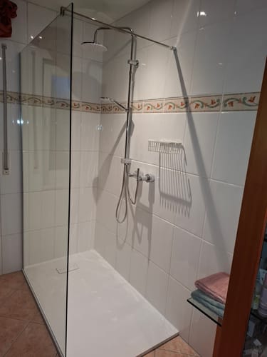 Customer photo review of SONNI Walk In/ Begehbare Dusche Duschabtrennung Duschwand Nano Klarglas Glasstärke 8mm Breite 70-120cm