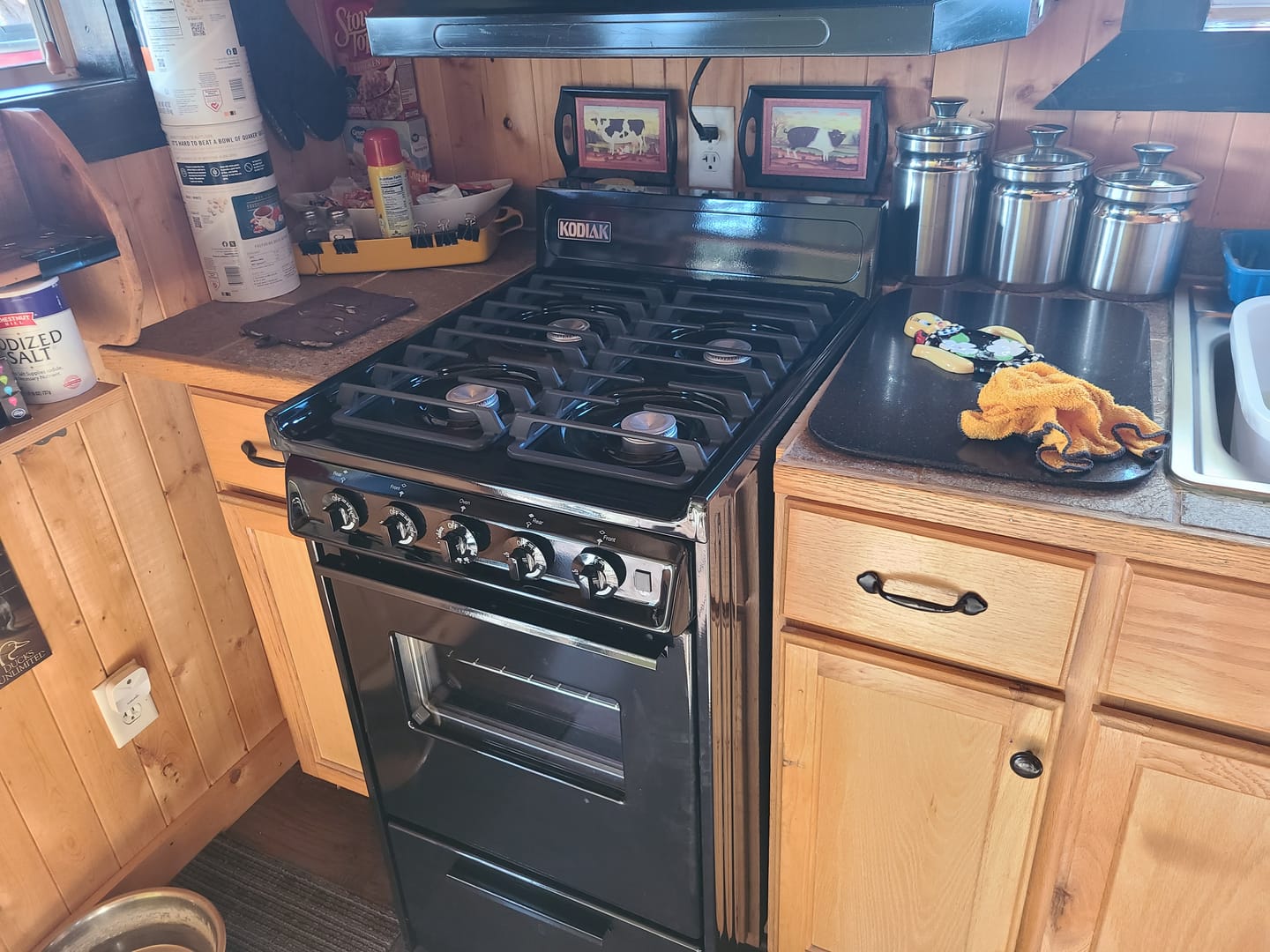 Customer photo review of Kodiak 20" Propane Range (Black) - Battery Ignition with Cast Iron Grates