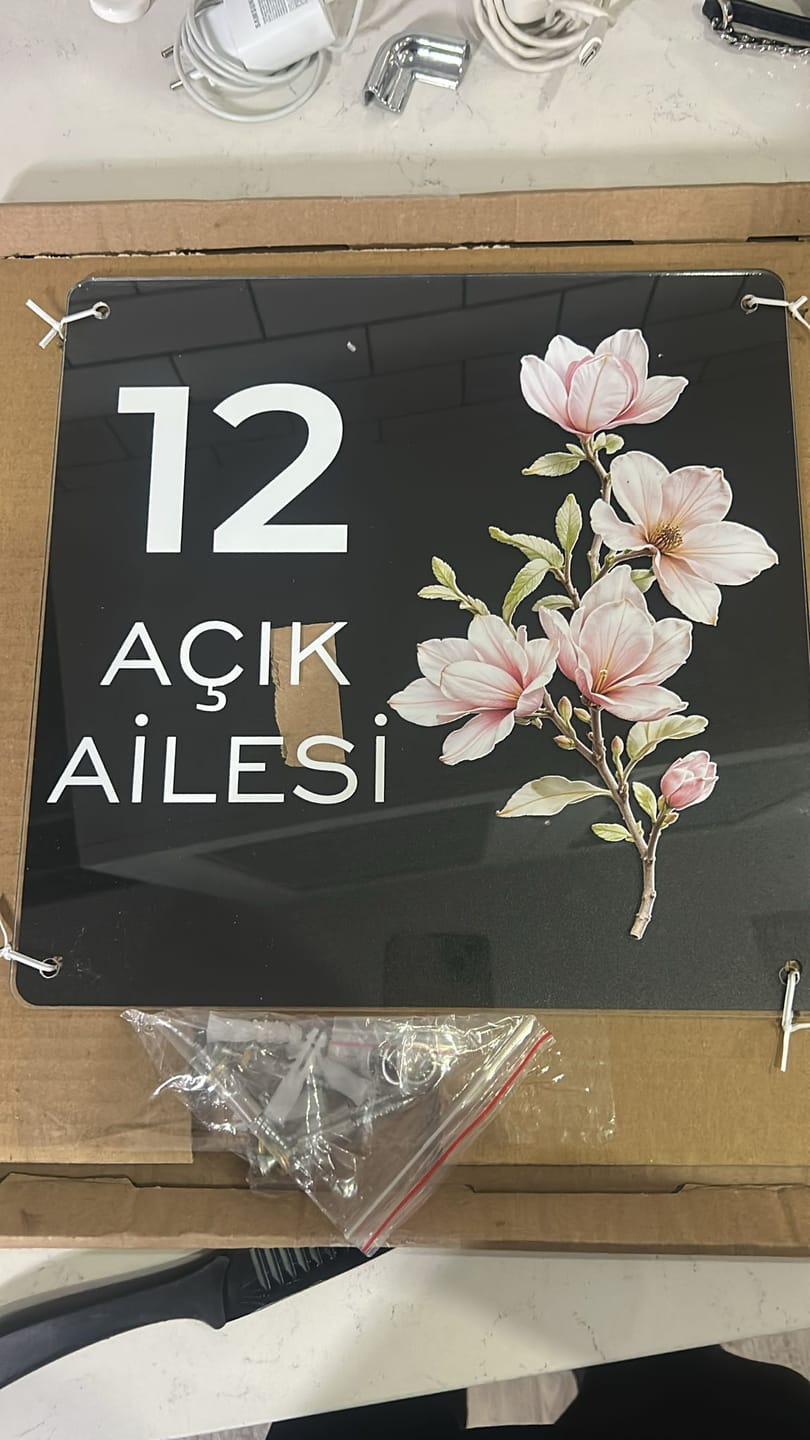 Customer photo review of Kişiye Özel Manolya Çiçekli Kapı İsimliği