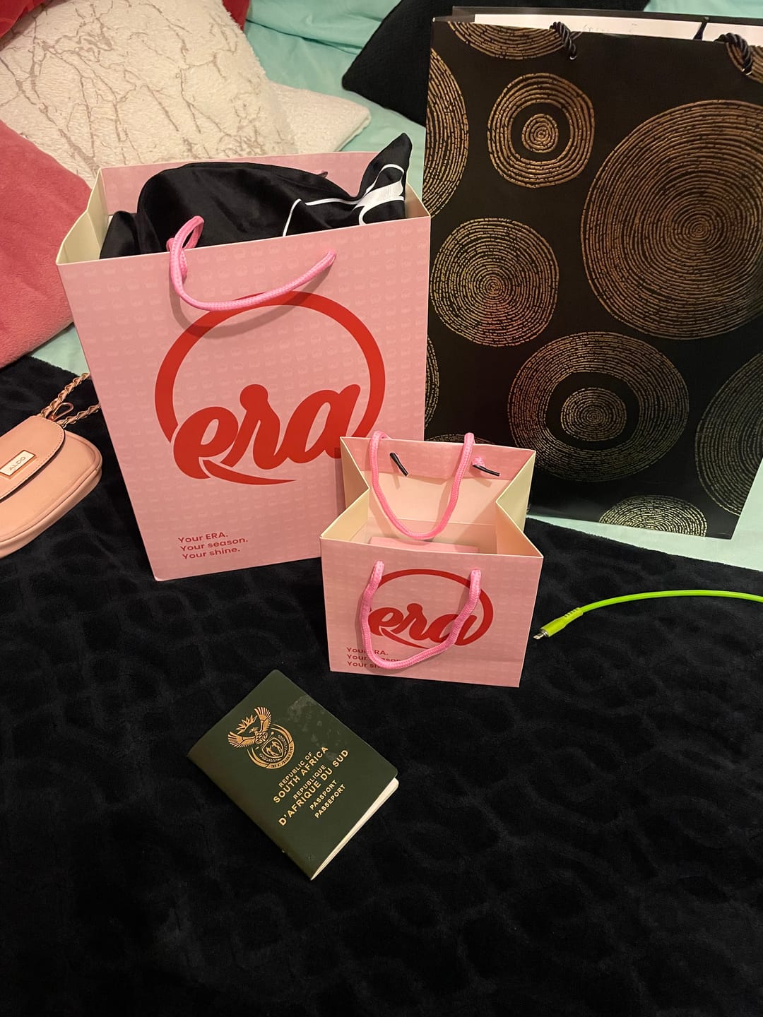 Customer photo review of Yellow Era Gift Bag