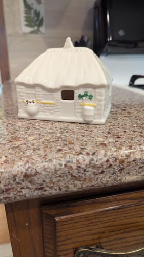 Customer photo review of Belleek Classic Edition Piece 2025-Irish Thatched Cottage LED