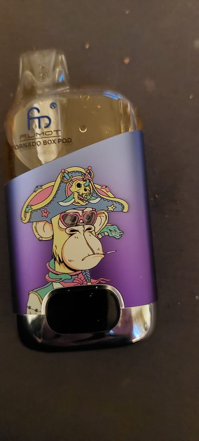 Customer photo review of Fumot RandM Tornado 7000 Liquid Strawberry Banana