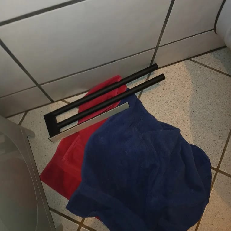 Customer photo review of Towel Holder Deux -Black