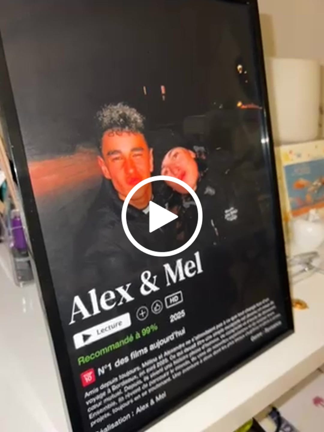 Customer video review of Affiche film Netflix personnalisée - Couple