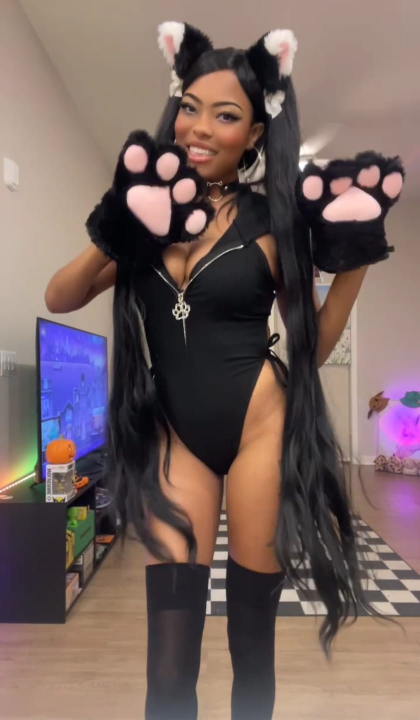 Customer photo review of SHY NEKO BODYSUIT SR05