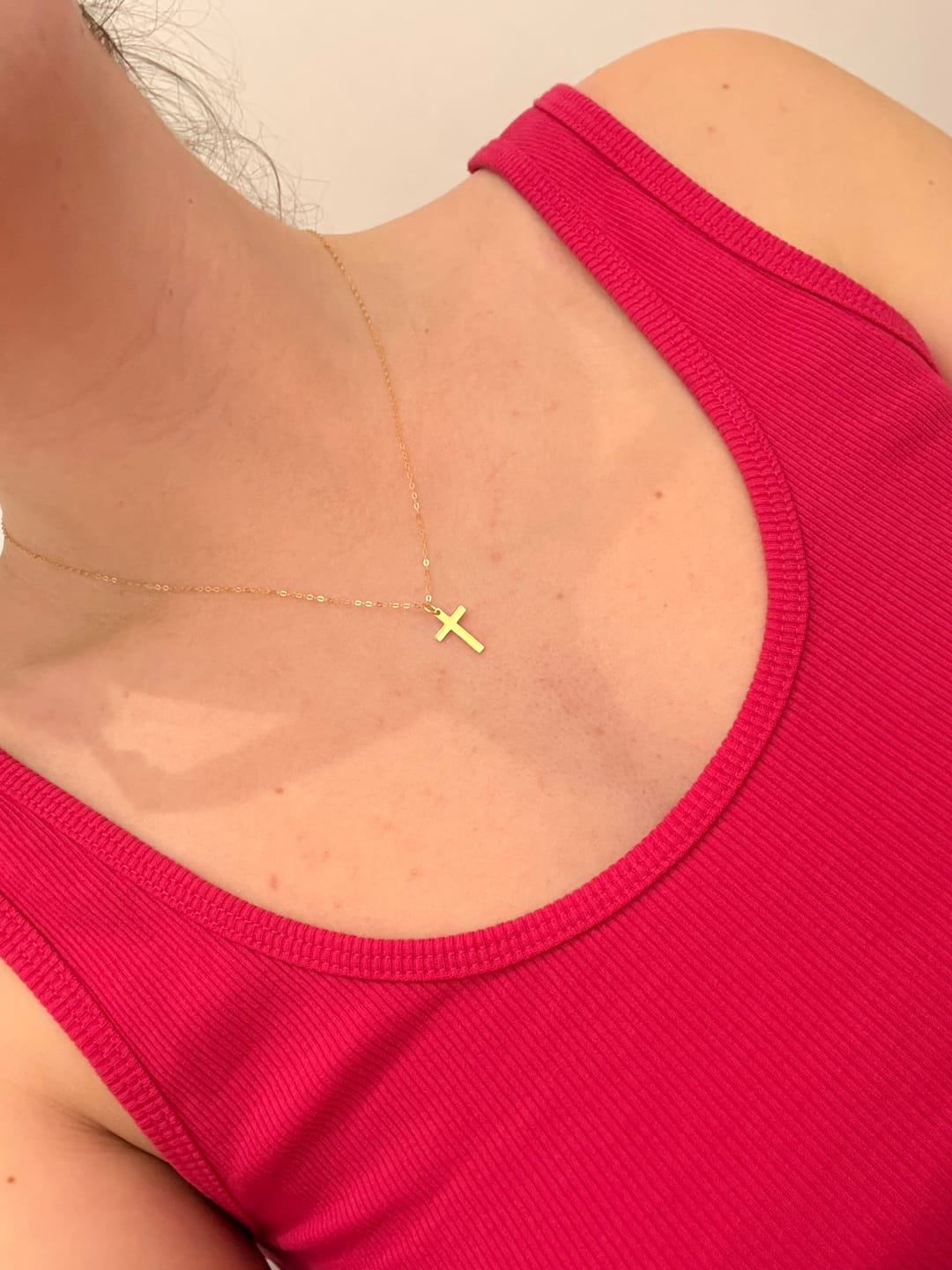 Customer photo review of Collier Croix Éclat Divin