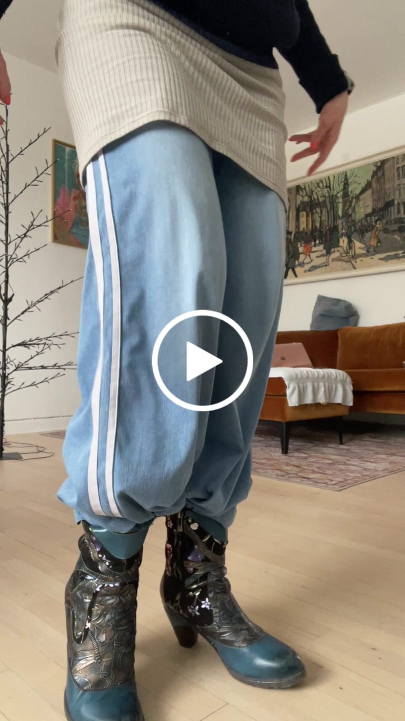 Customer video review of Retro Painted Genuine Leather Dragonfly Ankle Boots