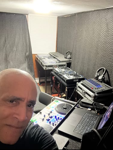 Customer photo review of CFG STUDIOSPHERE Monitoring Headphones - For Guitar/Bass/Keyboards/E-drums Silent Practice, Studio Tracking/Mixing/Mastering, & Everyday Listening