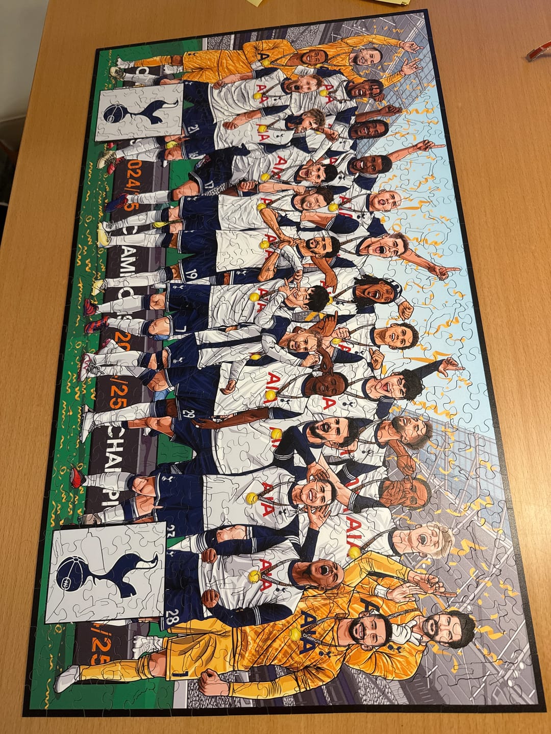Customer photo review of Tottenham Hotspur FC® 2024/25 Team Europa-League-Sieger – Holzpuzzle