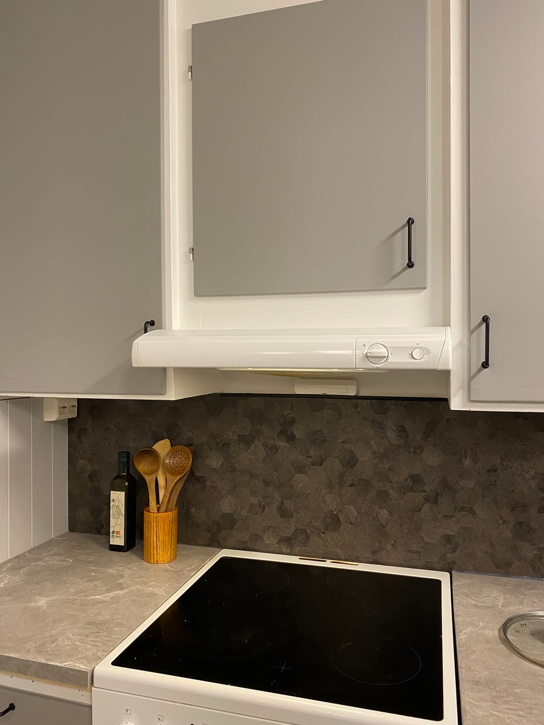 Customer photo review of 10-pk Hexagon mørkegrå betong selvklebende veggfliser