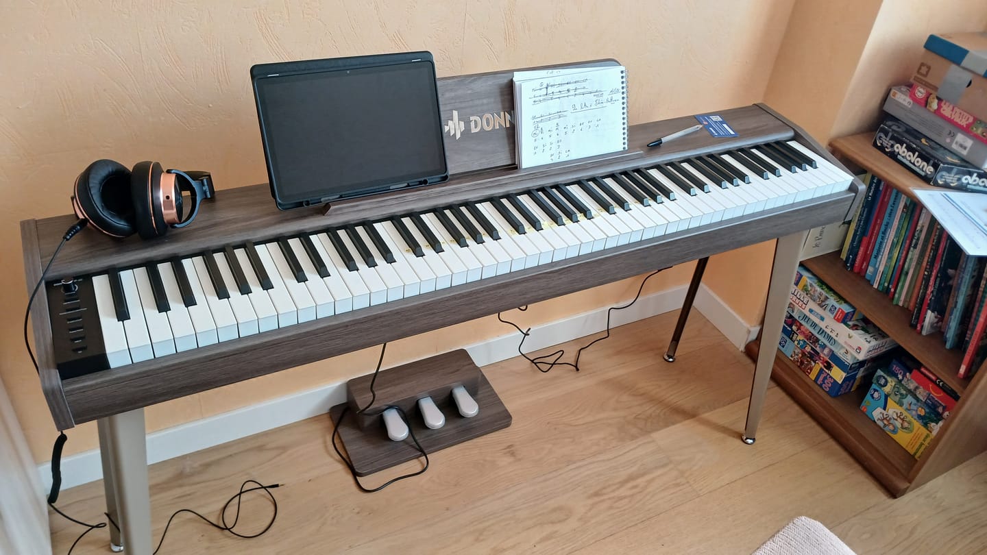 Customer photo review of Donner DDP-60 Semi-lesté Piano Numérique