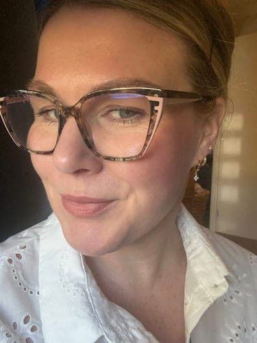 Customer photo review of Magic Skin Changing Foundation