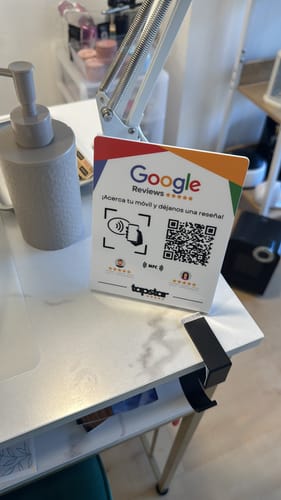 Customer photo review of Expositor Reseñas Google NFC y QR