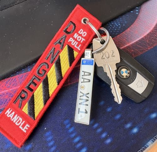 Customer photo review of Kennzeichen Schlüsselanhänger Mini Nummernschild Metall
