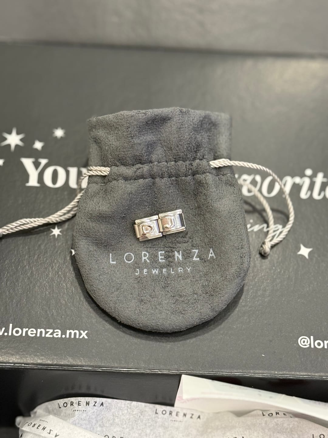 Customer photo review of Charm Inicial Plateada