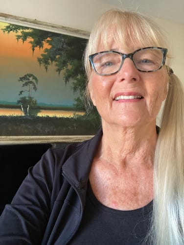 Reviewer smiling, feeling happy and energetic after taking the Dynamic Combo.