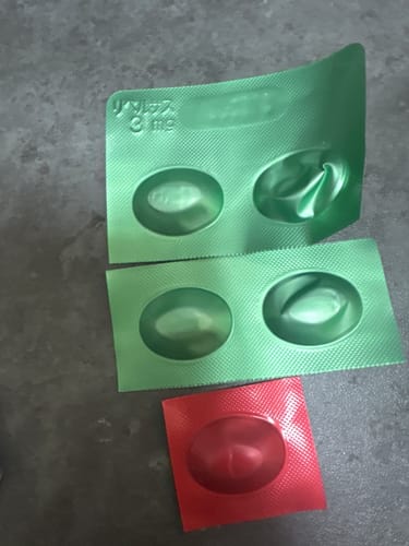 レビューに投稿されたアンチエイジングセット。一部使用済みのリベルサスとメトホルミンのブリスターパック。