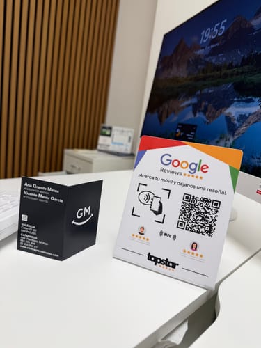 Customer photo review of Expositor Reseñas Google NFC y QR