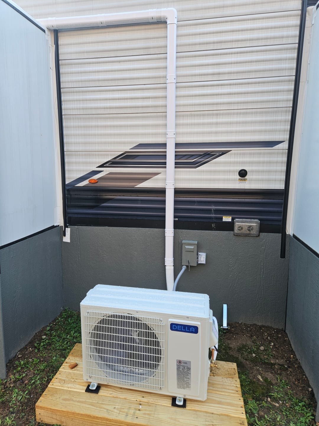Customer photo review of DELLA Serena Series 18000 BTU 22 SEER2 Mini-Split Heat Pump AC - Up to 1000 Sq.Ft.