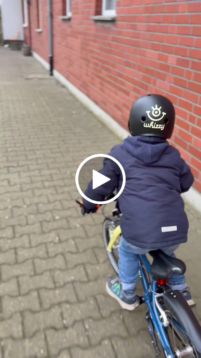 Customer video review of whizzy Guard Kinderhelm