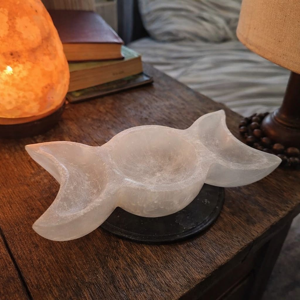 Customer photo review of Triple Moon Shape Selenite Bowl – Natural Crystal Vastu Remedy for Cleansing, Charging & Positive Energy | Meditation, Healing & Home Décor by Vastu Mandir