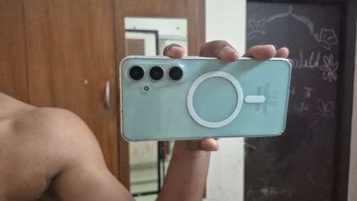 Customer holds a Samsung Galaxy S24 FE with the Anti Yellow Magsafe Clear Case, showing the back in a mirror.