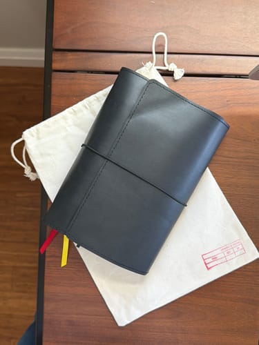 Customer photo review of Refillable Folio - RAVEN BLACK TRIFOLD
