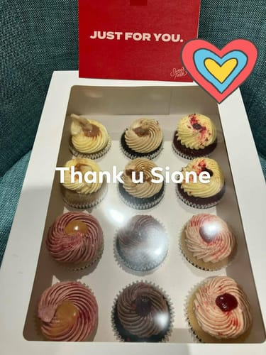 Customer photo review of Cupcakes