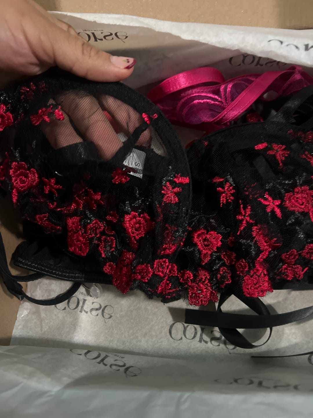 Customer photo review of Valentine Conjunto Rojo con Negro