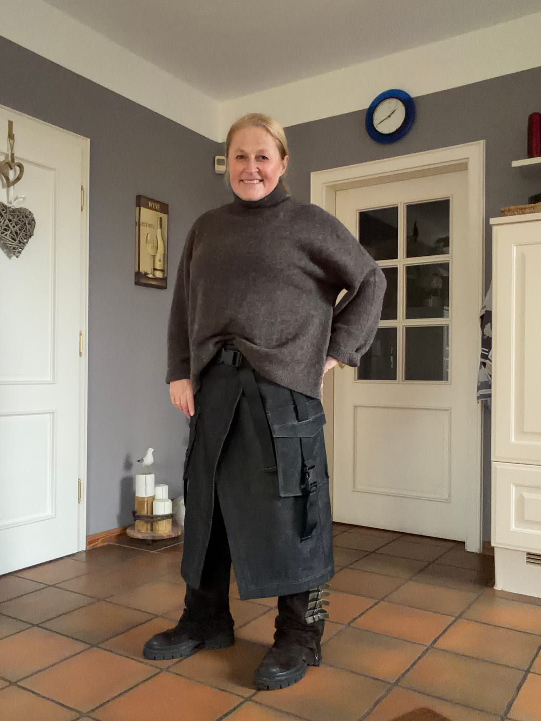 Customer photo review of Denim cargo skirt with low waist, cargo pockets and wrap style