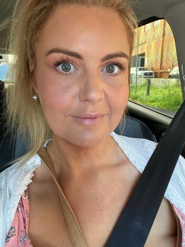Customer photo review of Magic Skin Changing Foundation