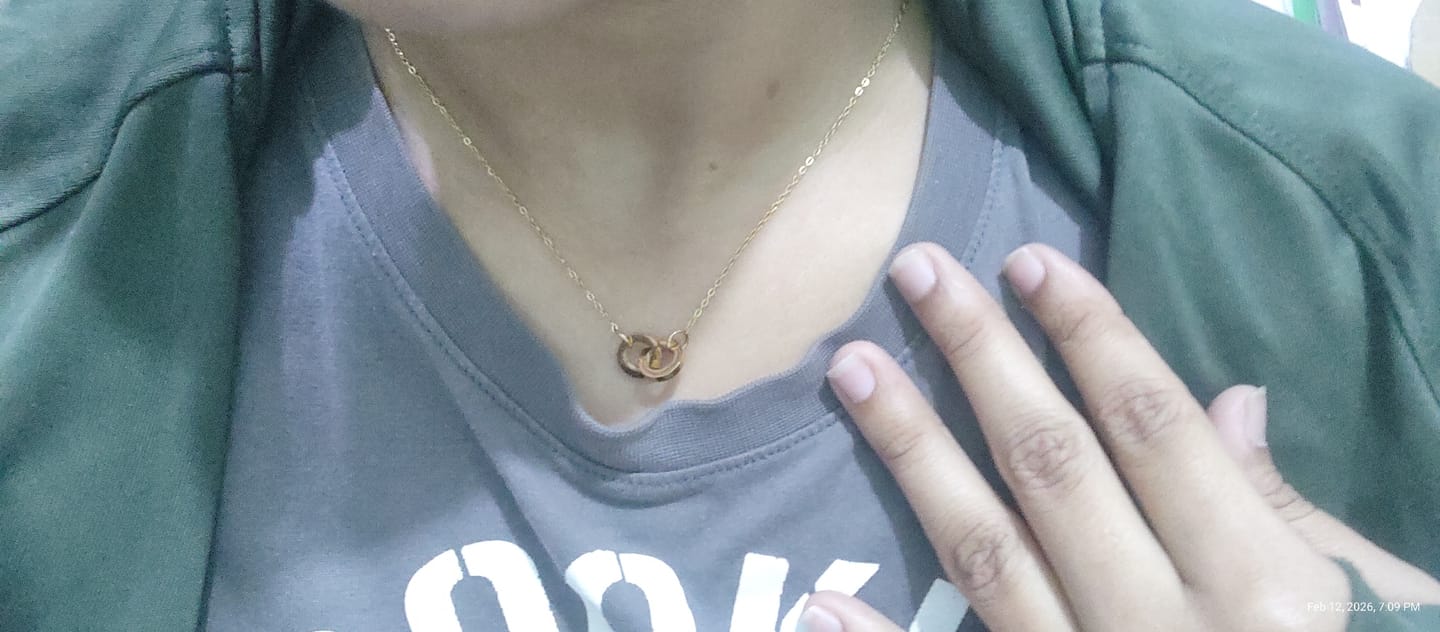 Customer photo review of Linked Circles Harmony Necklace