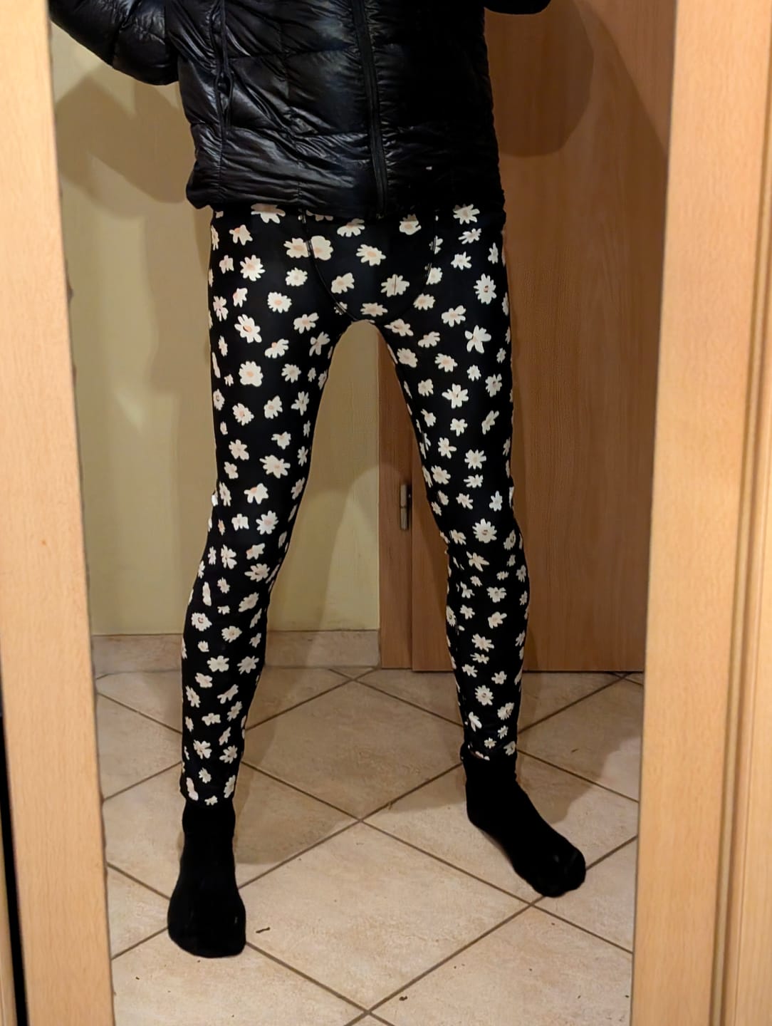Customer photo review of Daisy Love Men's Leggings