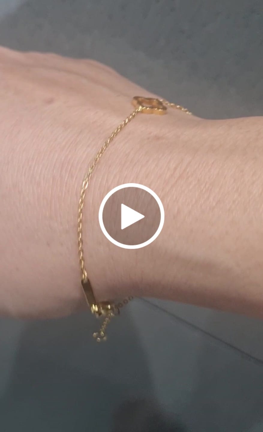 Customer video review of Classic Clover Bracelet