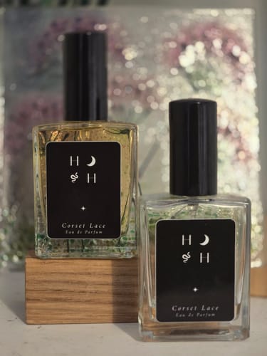 Customer photo review of Corset Lace Eau de Parfum