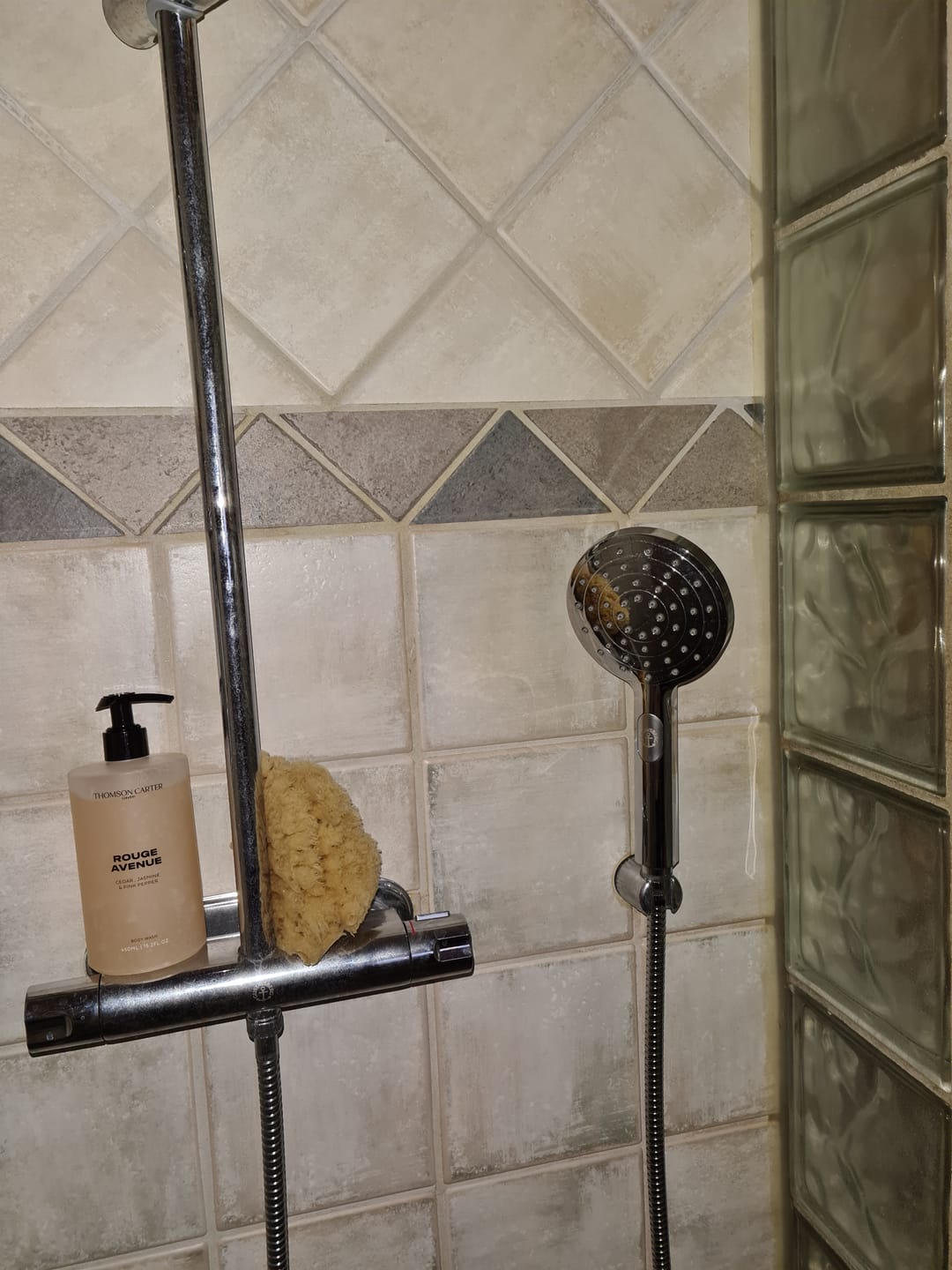 Customer photo review of Rouge Avenue | Body Wash