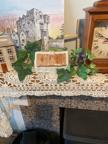 Customer photo review of Belleek Classic Quiet Man Cottage