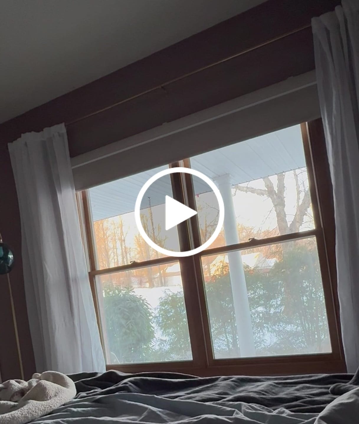 Customer video review of SmartWings Motorized Roller Shades 100% Blackout Linen
