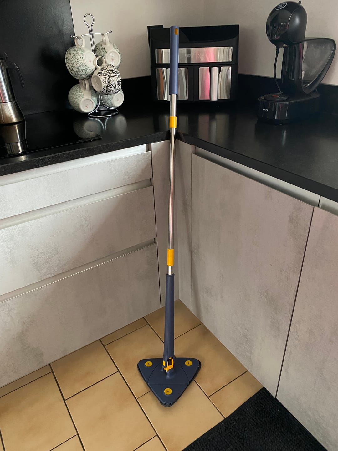 Customer photo review of Balai Serpillère Triangulaire Essoreur et Rotatif à 360° pour Sol, Mur et Plafond