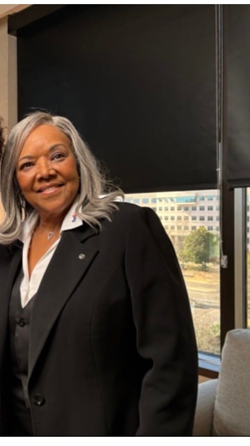 Customer photo review of Luvwin 5x5 Salt And Pepper Glueless Gray Color Pre-Cut Lace Layered Cut Straight Bob Wig 100% Human Hair