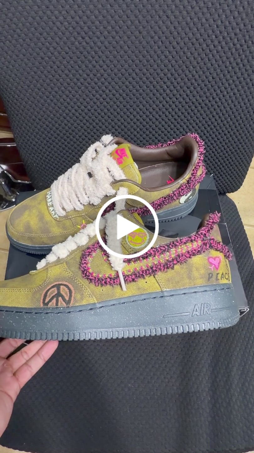 Customer video review of Fuzzy Shoe Laces