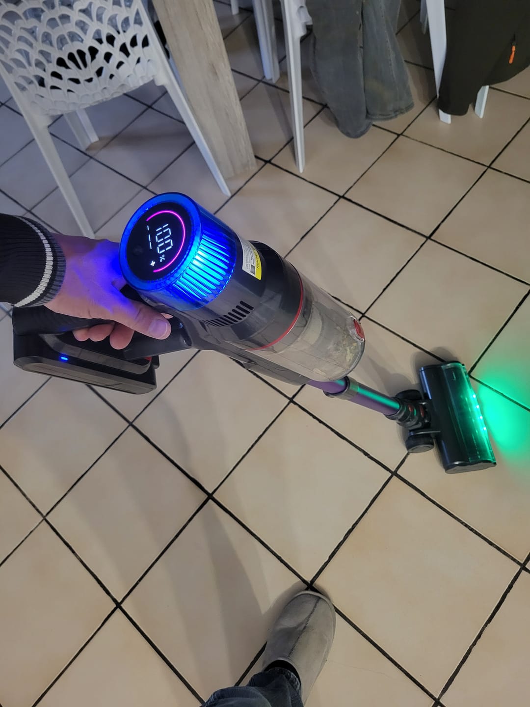 Customer photo review of Aspirateur balai V1 Pro – Moteur ultra-puissant 100 000 tr/min pour une performance exceptionnelle