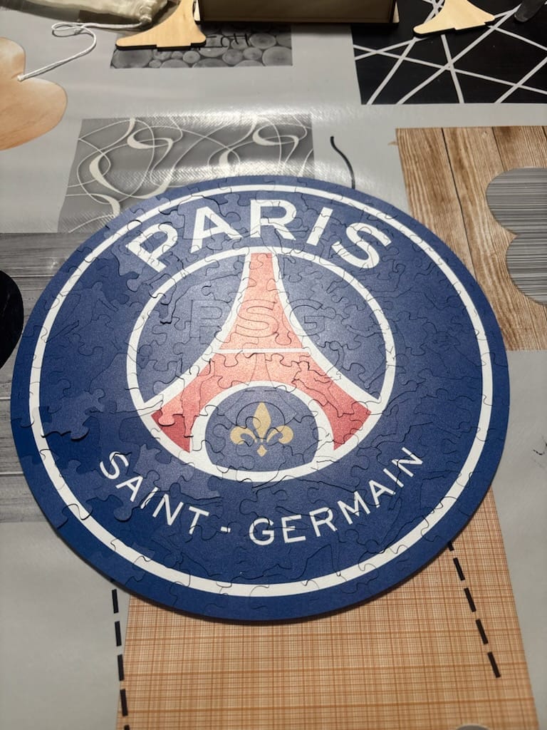Customer photo review of Logo Paris Saint-Germain® - Puzzle en Bois