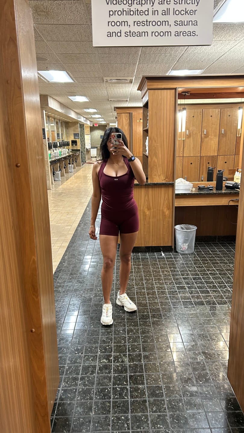 Customer photo review of The Essentials Short / Black-Cherry