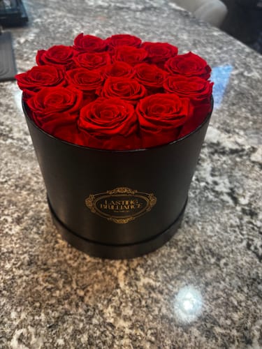 Customer photo review of Signature 16 Roses In Black Box