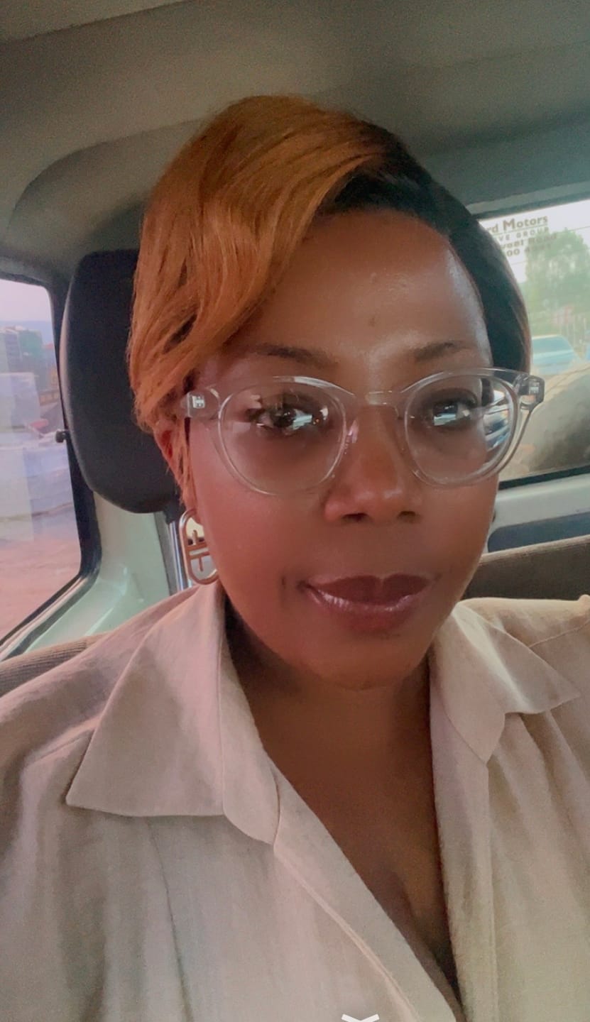 Customer photo review of Brazilian 13x4 Lace Frontal Wig Pixie Cut Col